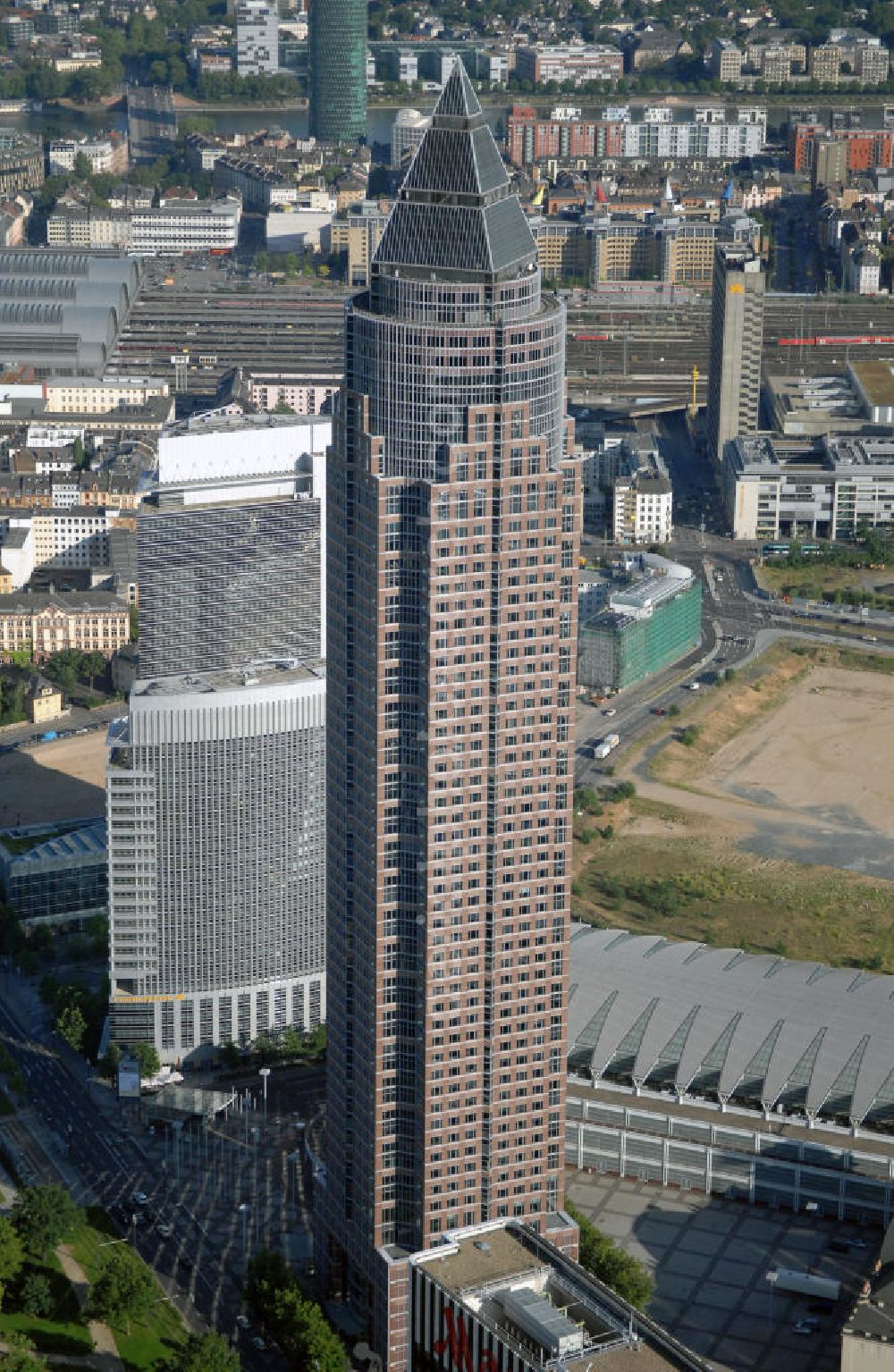 Aerial image Frankfurt am Main - Messeturm auf dem Messe- und Ausstellungsgelände Frankfurt auf der Friedrich-Ebert-Anlage 1. Ansprechpartner: Dr. Jens Schreiber Tel.: 69 75 75-66 22 - Telefax +49 69 75 75-68 44 press@messefrankfurt.com