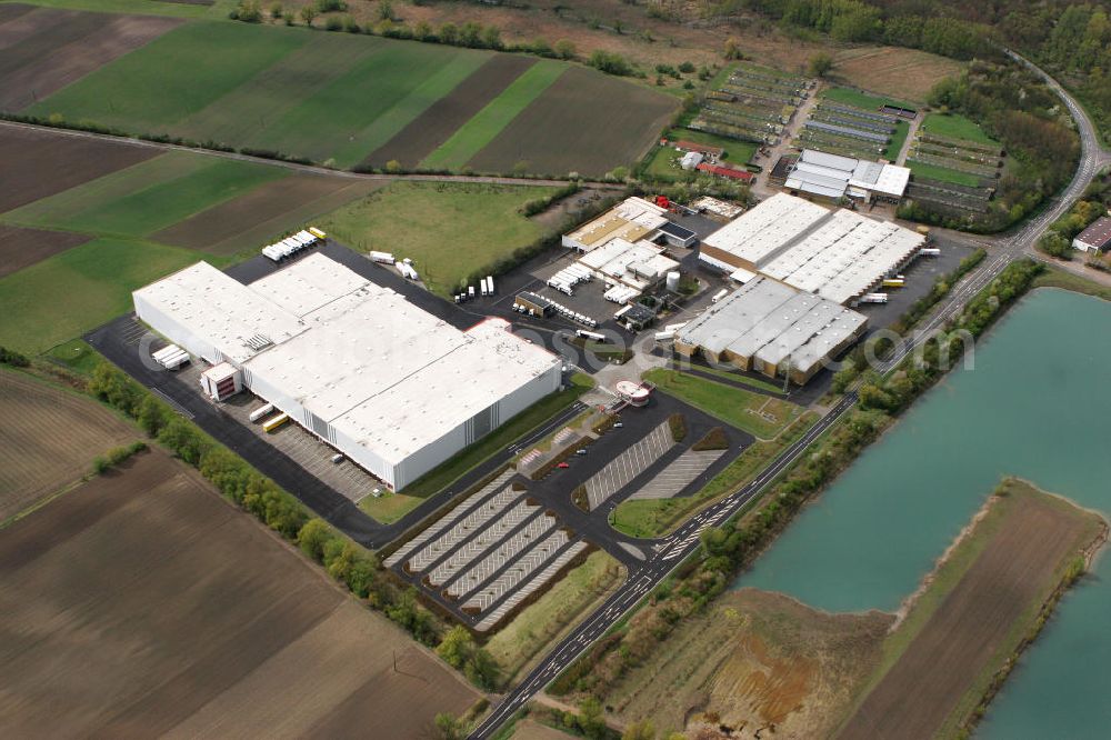 Aerial photograph Gimbsheim - Blick auf das Gelände der MGL METRO Group Logistics Warehousing GmbH in der Ortsgemeinde Gimbsheim im Landkreis Alzey-Worms in Rheinland-Pfalz. View to the MGL Metro Group Logistics in the congregation Gimbsheim in the administrative district Alzey-Worms of Rhineland-Palatinate.