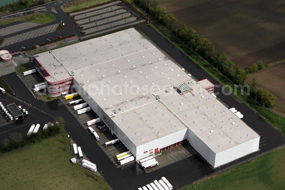 Aerial image Gimbsheim - Blick auf das Gelände der MGL METRO Group Logistics Warehousing GmbH in der Ortsgemeinde Gimbsheim im Landkreis Alzey-Worms in Rheinland-Pfalz. View to the MGL Metro Group Logistics in the congregation Gimbsheim in the administrative district Alzey-Worms of Rhineland-Palatinate.