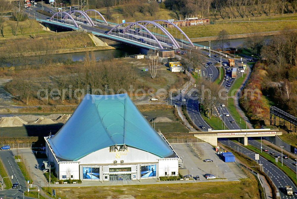 Aerial image Oldenburg - Blick auf das Metronom Theater in Oberhausen. Die Spielstätte für Musicals wurde 1999 anlässlich des Musicals Tabaluga & Lilli gebaut, wobei das auffällige Dach einem Drachenkopf nachempfunden ist. Im Jahr 2005 erfolgte ein Umbau zur Vergrößerung des Theaters. Zur Aufnahmezeit des Bildes wurde das Musical Tabaluga & Lilli aufgeführt. View of the metronome Theater in Oberhausen. The venue for musicals was built in 1999 on the occasion of the musical Tabaluga & Lilli with the striking roof a dragon's head. In 2005 a renovation was carried out to increase the theater.