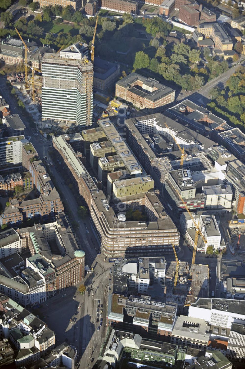 Aerial image Hamburg - Blick auf den Neubau des Metropolis-Hauses (vorn) und den Umbau des Emporio-Hochhauses. View of the new building of the Metropolis House (in front) and the conversion of the Emporio Tower.