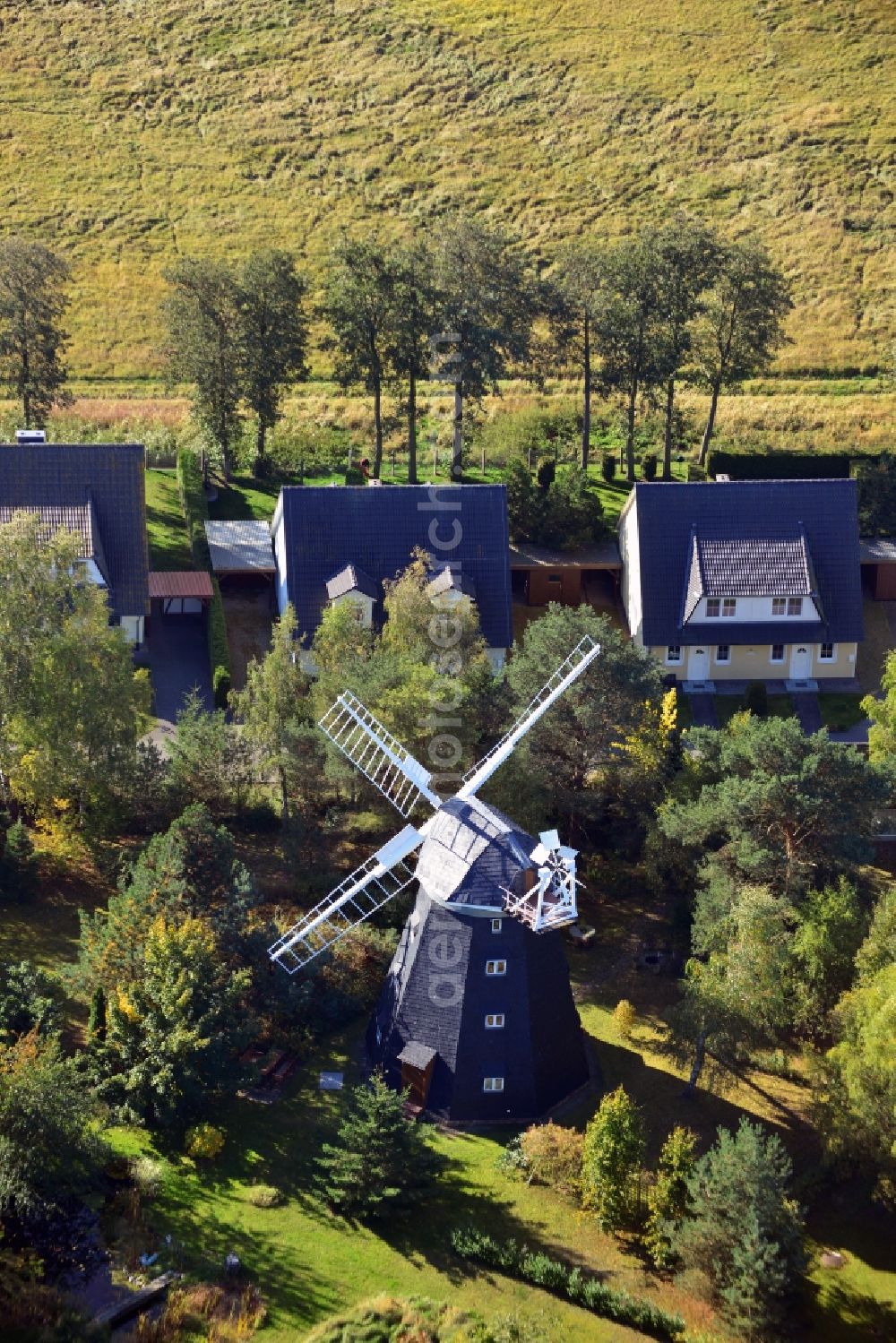 Aerial photograph Trassenheide - View of the mill Seebad in Trassenheide on Usedom in the state Mecklenburg-Vorpommern. The windmill was until the turnaround used as a holiday chalet and holiday apartment. Thereupon the mill became Wolfgang Gerbere property