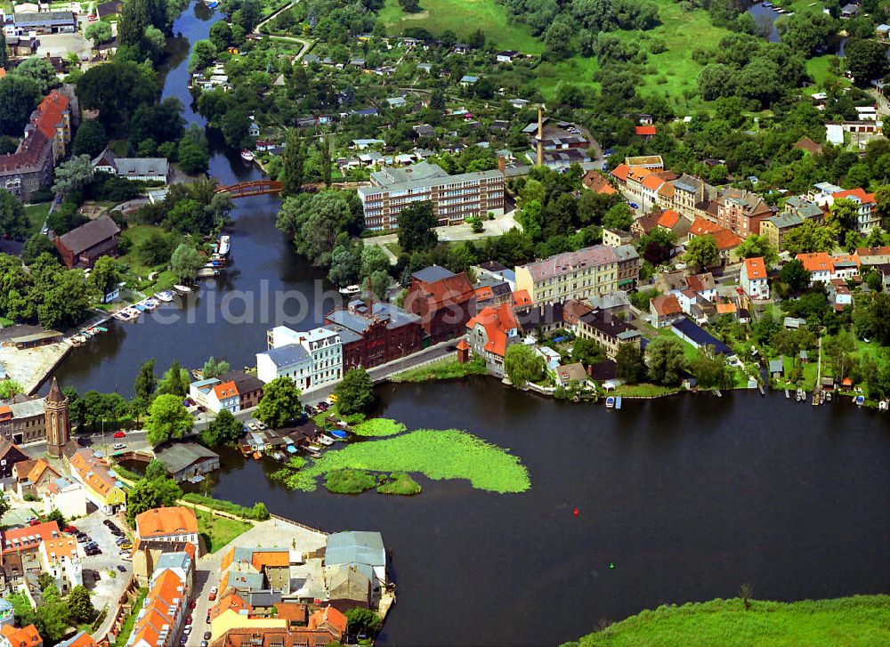 Aerial photograph Brandenburg / Havel - The mill dam in Brandenburg-Town was in the 13th Century as a liaison and heaped up by the dam from the southern Havelarm Neustadt Cathedral Island. With the acquired hydroelectric power could margravial mills are operated