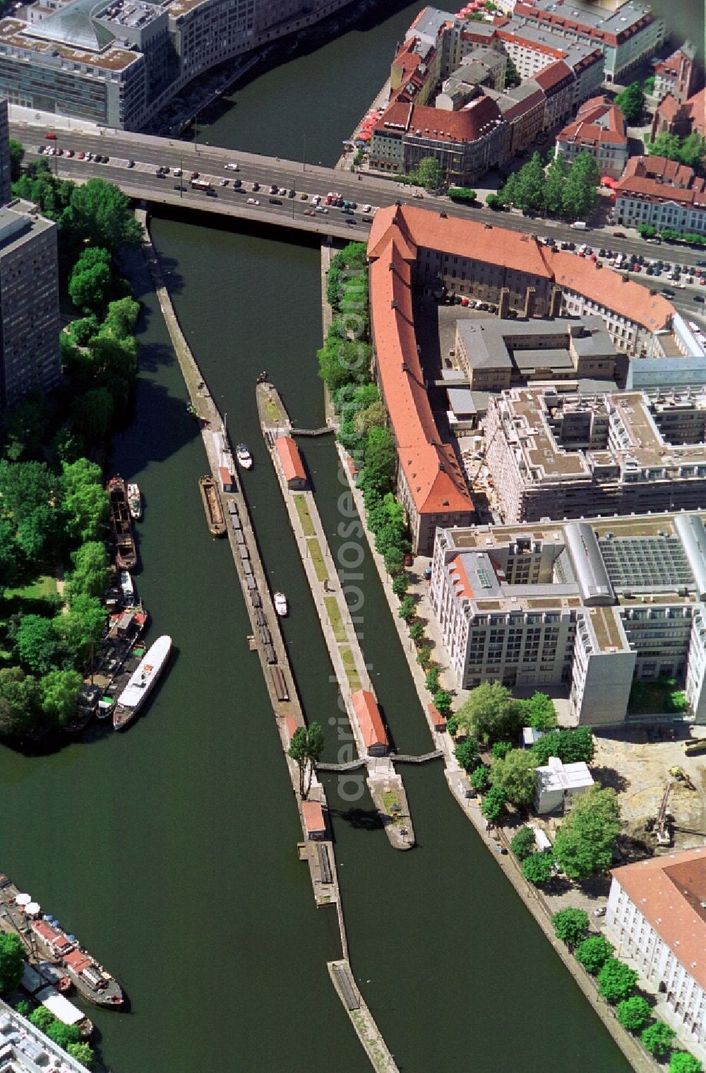 Berlin from above - The Mühlendammschleuse in the center of Berlin-Mitte is a barrier that regulates the water level on the river Spree for inland shipping and passenger traffic