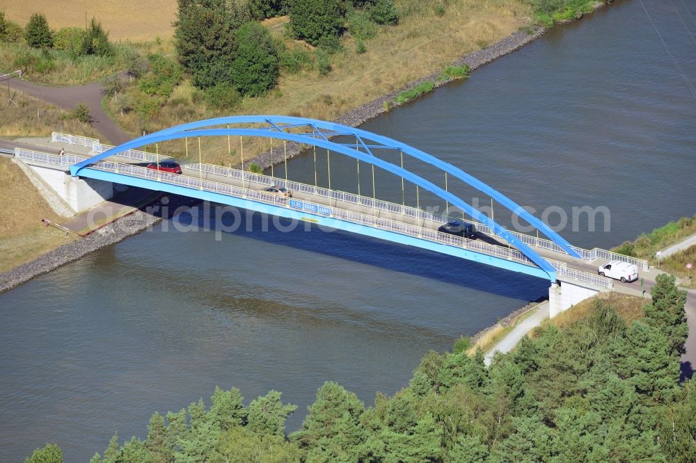 Niegripp from the bird's eye view: Muehlenweg bridge in Niegripp over the Elbe-Havel-Canel in the state Saxony-Anhalt