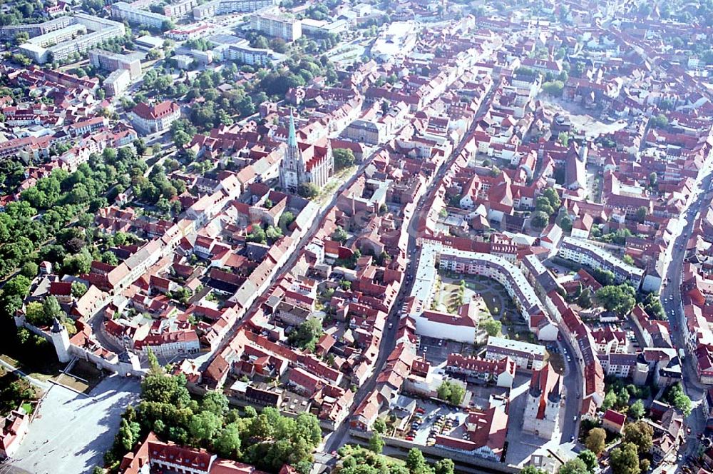 Aerial image Mühlhausen / Thüringen - Mühlhausen / Thüringen Blick auf das historische Stadtzentrum von Mühlhausen in Thüringen, das 59 Türme von Kirchen und eine alte Stadtmauer besitzt; Stadtmauer und St. Marienkirche-Müntzergedenkstätte (mit Turmmuseum) hier sichtbar 03.09.03