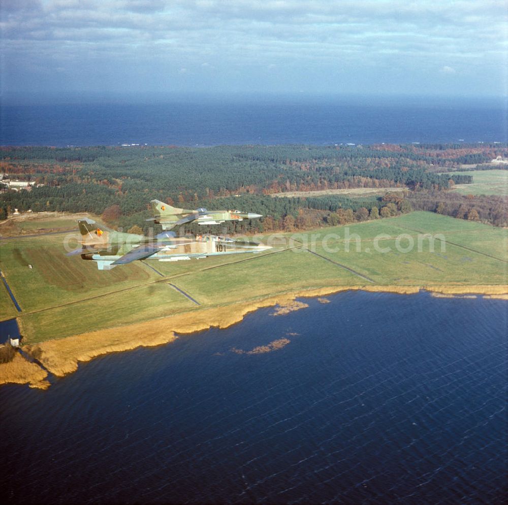 Peenemünde from above - Zwei Mig 23 / Jagdflugzeuge der NVA / Nationale Volksarmee über Peenemünde. Vorne ein Schulflugzeug mit verlängerter Kanzel.