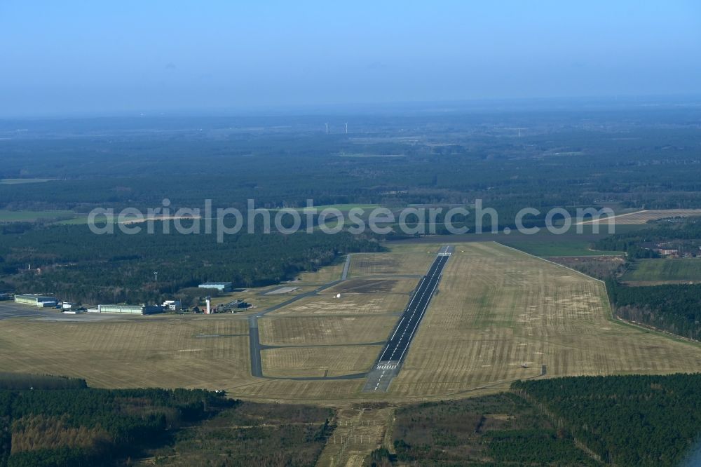 Faßberg from the bird's eye view: Runway with tarmac terrain of airfield and military base Fliegerhorst Fassberg in Fassberg in the state Lower Saxony, Germany