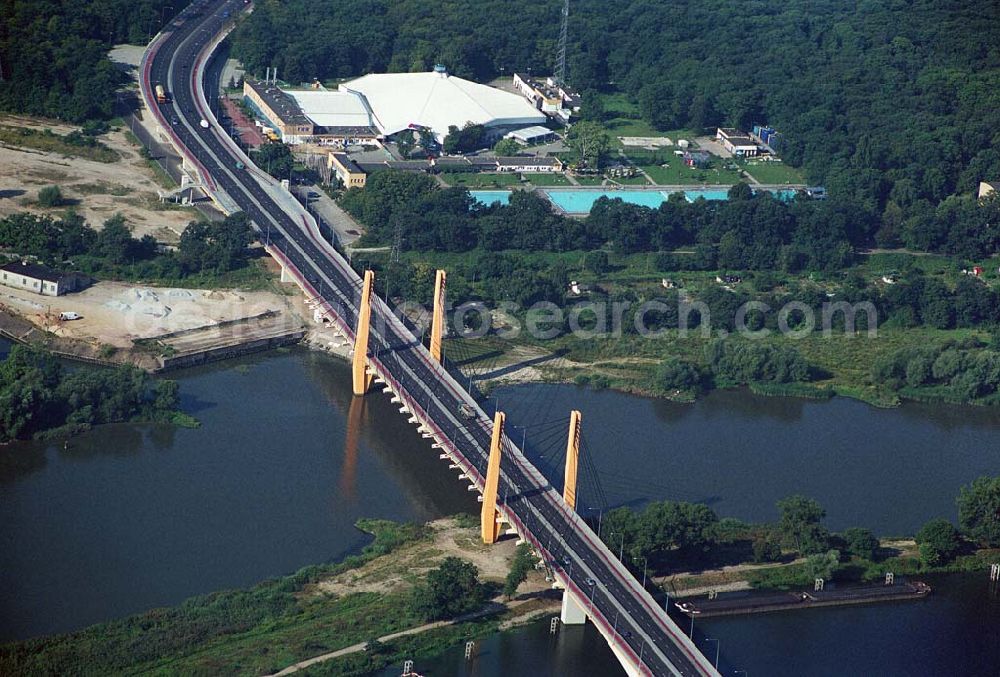 Wroclaw (Polen) from the bird's eye view: Blick auf die neue 972 Meter lange Millennium-Brücke (Most Milenijny) und das Schwimmbad Wejherowska. BIPROGEO - PROJEKT Sp. z o.o., 52-418 Wroc?aw, ul. Bukowskiego 2, tel. ++48 71 364-33-95, fax ++48 71 364-33-96, ww.biprogeo.wroc.pl kontakt@biprogeo.wroc.pl Schwimmbad Wejherowska n Wroc?aw, ul. Wejherowska 2, Tel. ++48/ 71/ 350-01-98, 350-96-70, e-mail: sekretariat@orbita.pl