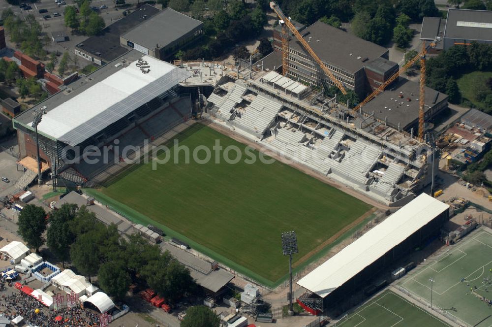 Aerial image Hamburg - Blick auf den stufenweisen Um- und Ausbau des Hamburger Millerntor-Stadion / St. Pauli Stadion. Das Stadion ist Heimstätte der 1. und 2. Fußballmannschaft des FC St. Pauli. View of the gradual conversion and expansion work of the Hamburg Millerntor Stadium / St. Pauli stadium. The stadium is home to the first and 2 Soccer team of FC St. Pauli.