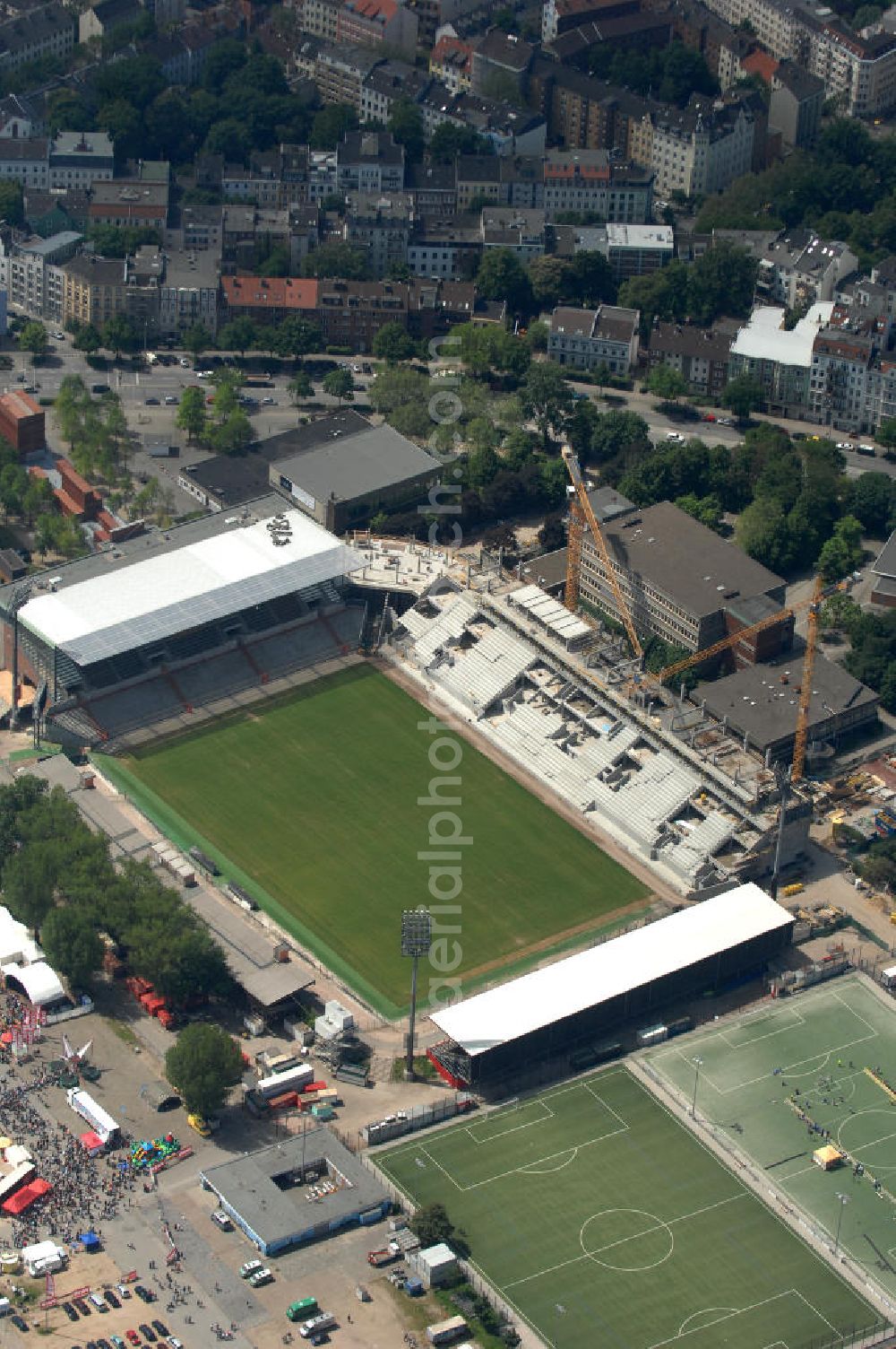 Aerial photograph Hamburg - Blick auf den stufenweisen Um- und Ausbau des Hamburger Millerntor-Stadion / St. Pauli Stadion. Das Stadion ist Heimstätte der 1. und 2. Fußballmannschaft des FC St. Pauli. View of the gradual conversion and expansion work of the Hamburg Millerntor Stadium / St. Pauli stadium. The stadium is home to the first and 2 Soccer team of FC St. Pauli.