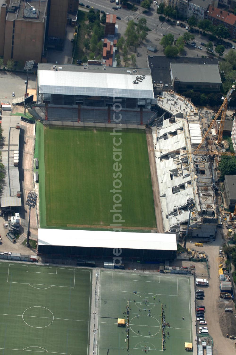 Hamburg from above - Blick auf den stufenweisen Um- und Ausbau des Hamburger Millerntor-Stadion / St. Pauli Stadion. Das Stadion ist Heimstätte der 1. und 2. Fußballmannschaft des FC St. Pauli. View of the gradual conversion and expansion work of the Hamburg Millerntor Stadium / St. Pauli stadium. The stadium is home to the first and 2 Soccer team of FC St. Pauli.