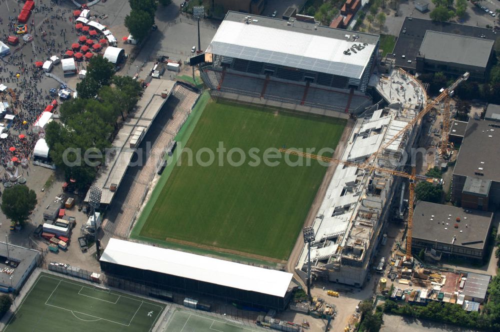 Aerial photograph Hamburg - Blick auf den stufenweisen Um- und Ausbau des Hamburger Millerntor-Stadion / St. Pauli Stadion. Das Stadion ist Heimstätte der 1. und 2. Fußballmannschaft des FC St. Pauli. View of the gradual conversion and expansion work of the Hamburg Millerntor Stadium / St. Pauli stadium. The stadium is home to the first and 2 Soccer team of FC St. Pauli.