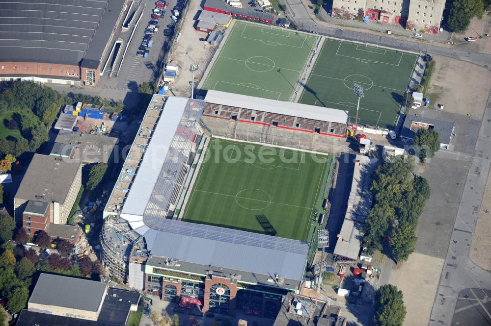 Aerial image Hamburg - Blick auf den stufenweisen Um- und Ausbau des Hamburger Millerntor-Stadion / St. Pauli Stadion. Das Stadion ist Heimstätte der 1. und 2. Fußballmannschaft des FC St. Pauli. View of the gradual conversion and expansion work of the Hamburg Millerntor Stadium / St. Pauli stadium. The stadium is home to the first and 2 Soccer team of FC St. Pauli.