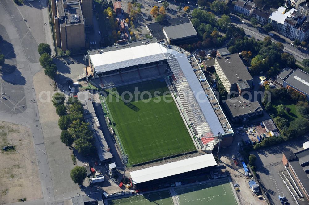 Hamburg from the bird's eye view: Blick auf den stufenweisen Um- und Ausbau des Hamburger Millerntor-Stadion / St. Pauli Stadion. Das Stadion ist Heimstätte der 1. und 2. Fußballmannschaft des FC St. Pauli. View of the gradual conversion and expansion work of the Hamburg Millerntor Stadium / St. Pauli stadium. The stadium is home to the first and 2 Soccer team of FC St. Pauli.