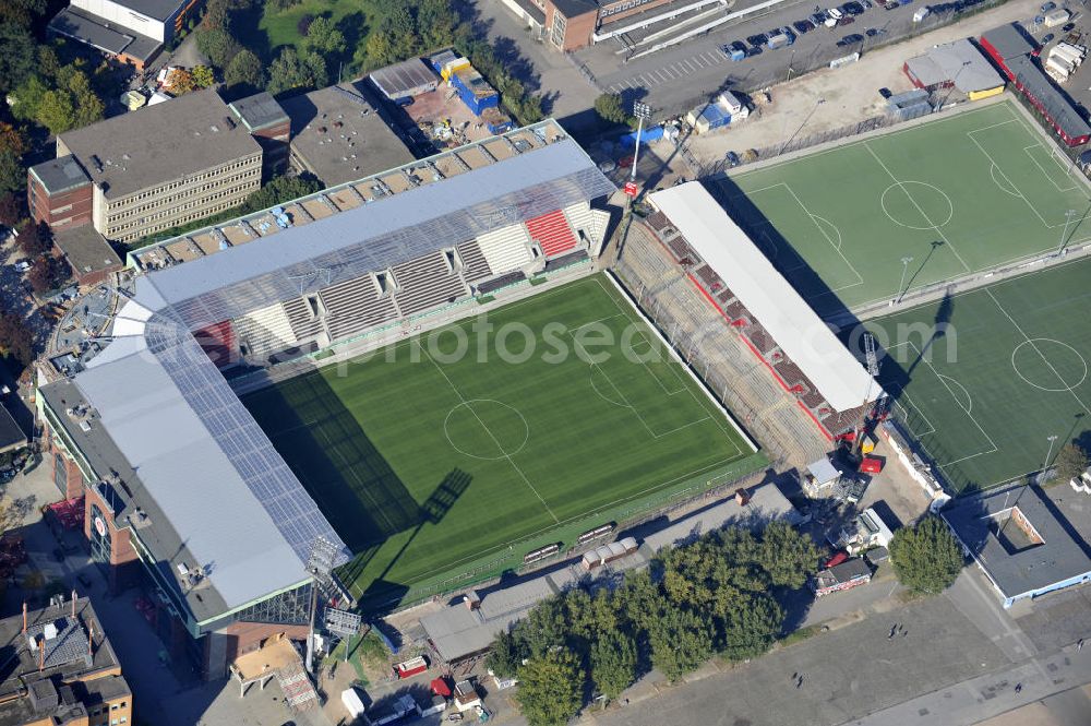 Aerial image Hamburg - Blick auf den stufenweisen Um- und Ausbau des Hamburger Millerntor-Stadion / St. Pauli Stadion. Das Stadion ist Heimstätte der 1. und 2. Fußballmannschaft des FC St. Pauli. View of the gradual conversion and expansion work of the Hamburg Millerntor Stadium / St. Pauli stadium. The stadium is home to the first and 2 Soccer team of FC St. Pauli.