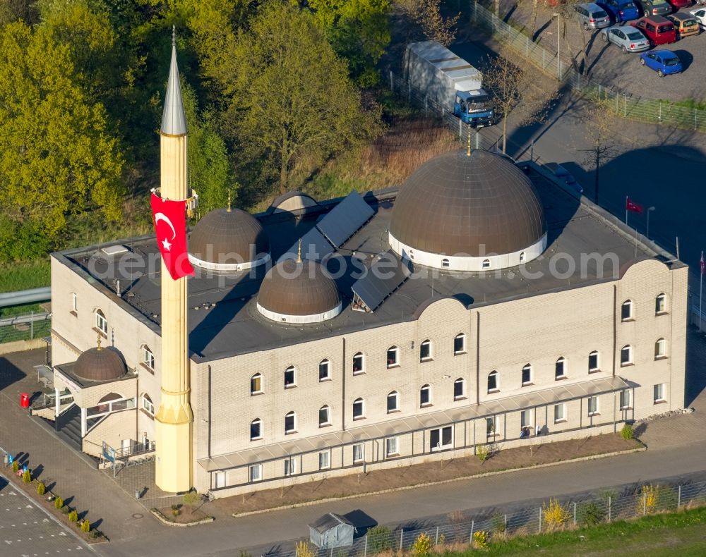 Aerial photograph Hamm - Minaret of the Yunus Emre Camii Mosque on Huelskamp in Heessen in North Rhine-Westphalia