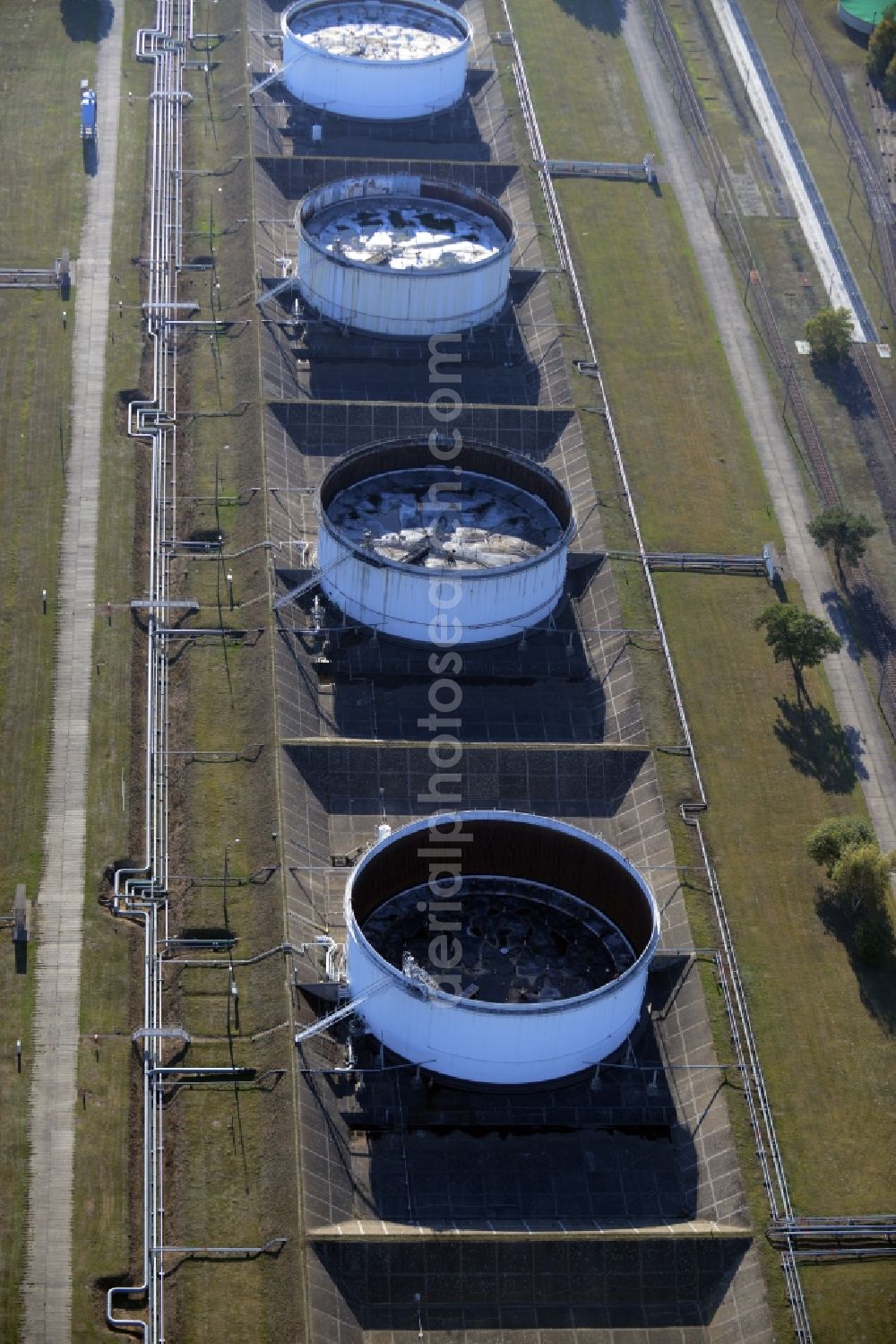 Aerial photograph Seefeld - Mineral oil - high storage tanks for gasoline and diesel fuels in Seefeld in Brandenburg