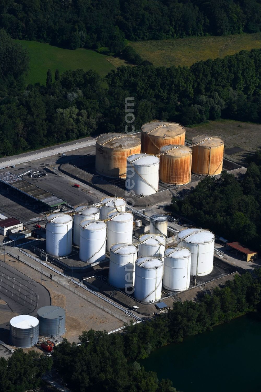 Aerial photograph Strasbourg - Straßburg - Mineral oil - tank of Bollore Energie in Strasbourg in Grand Est, France