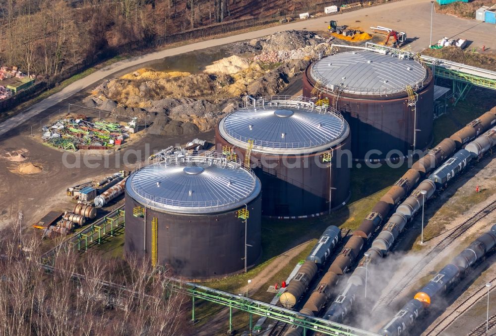 Gladbeck from the bird's eye view: Mineral oil - tank of of Ineos Phenol GmbH in Gladbeck in the state North Rhine-Westphalia, Germany