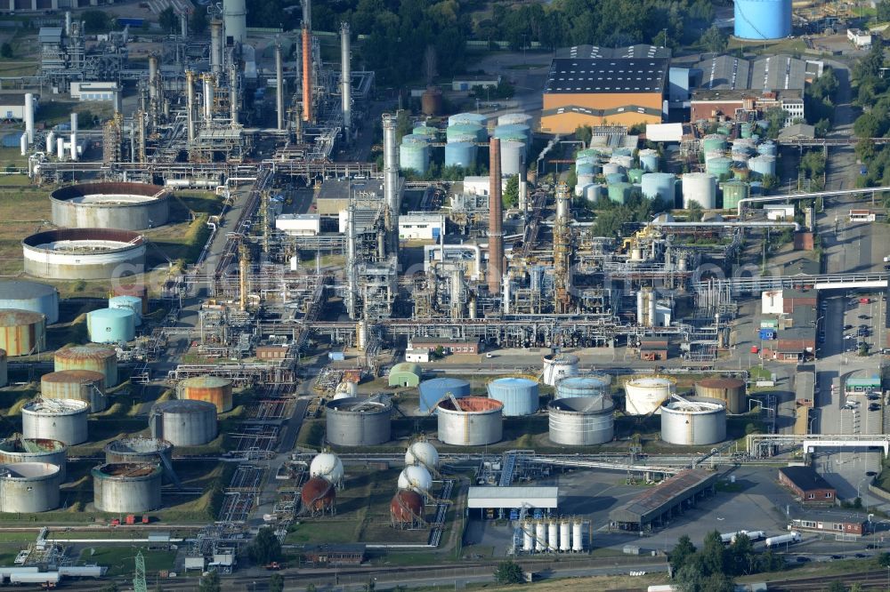 Aerial photograph Hamburg - Mineral oil - tank of the Holborn Europa Raffinerie GmbH in Hamburg in Germany