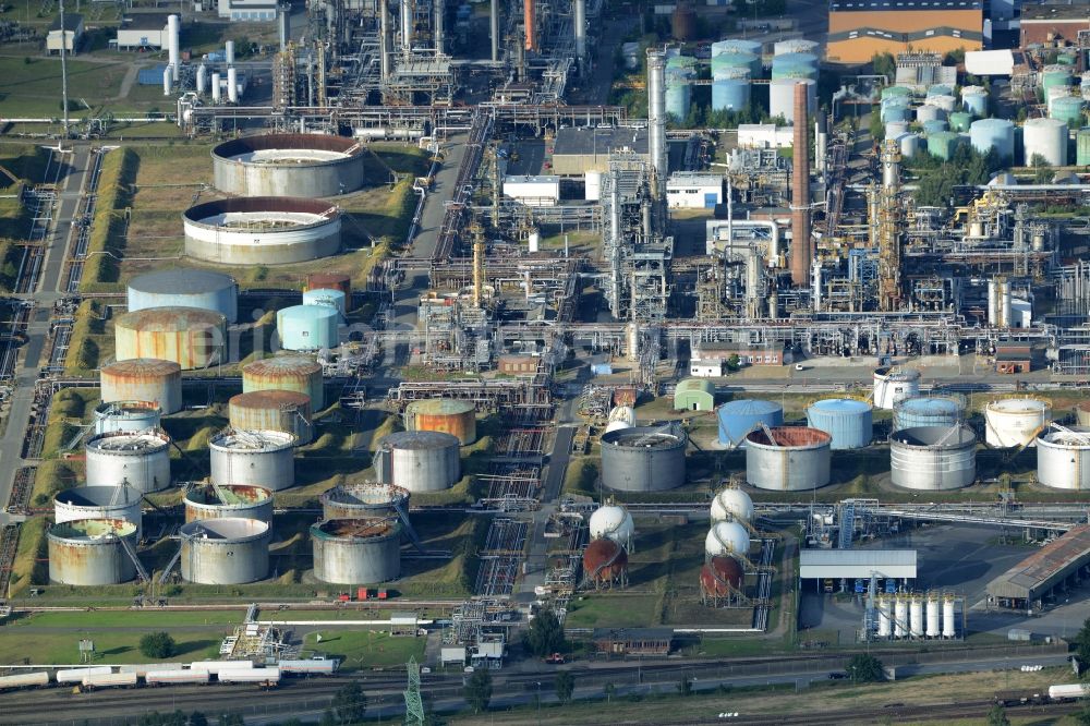 Hamburg from above - Mineral oil - tank of the Holborn Europa Raffinerie GmbH in Hamburg in Germany