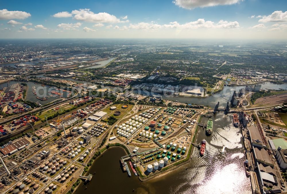 Aerial image Hamburg - Mineral oil - tank at the Neuhoefer Hafen at the Rethe in Hamburg in Germany