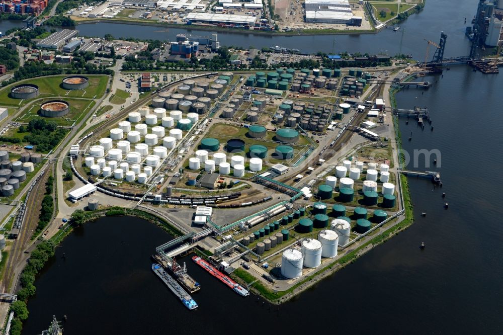 Hamburg from above - Mineral oil - tank at the Neuhoefer Hafen at the Rethe in Hamburg in Germany. On the area there are the companies Oiltanking and Silo P. Kruse Betriebs- GmbH & Co