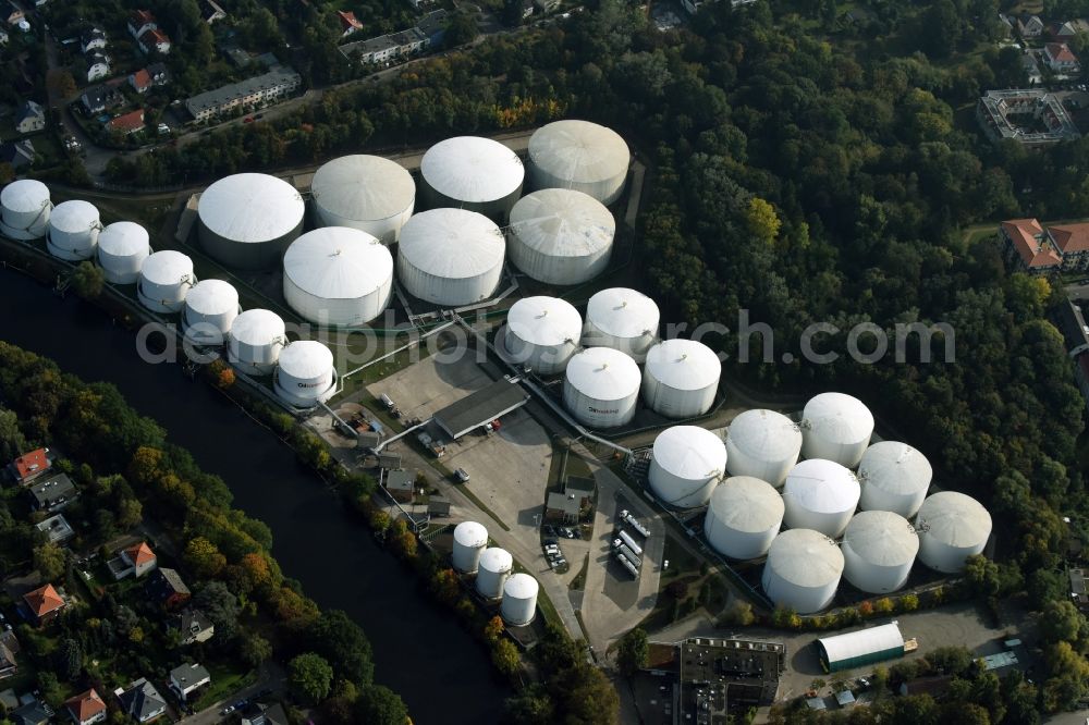 Berlin from above - Mineral oil - tank der Oiltanking Deutschland GmbH on the Kaiser-Wilhelm-Strasse in Berlin