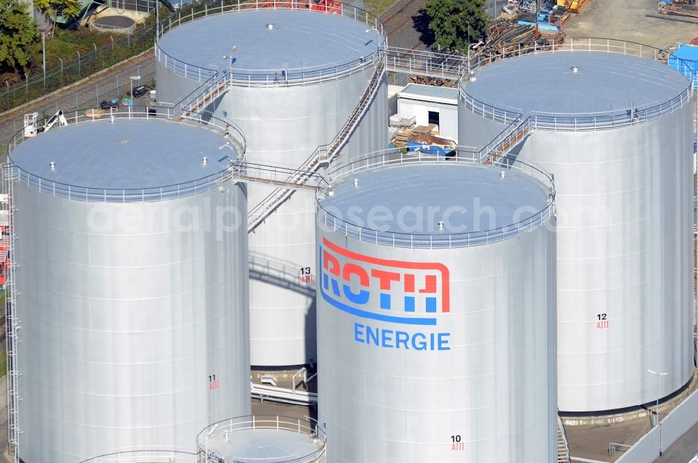 Frankfurt am Main from the bird's eye view: Mineral oil - tank der ROTH Energie in Frankfurt in the state Hesse