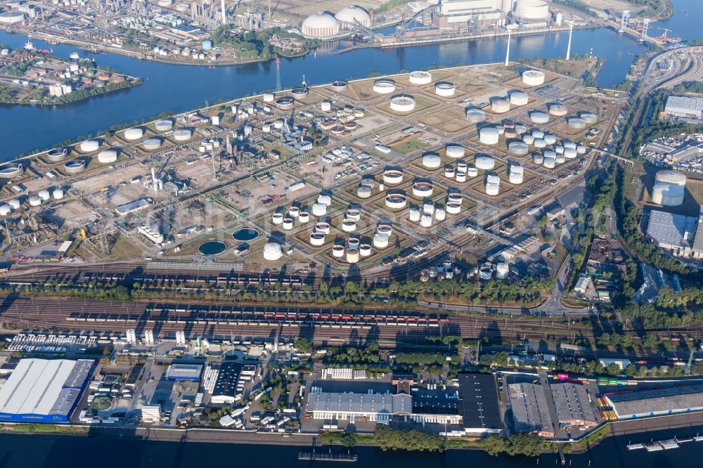 Aerial photograph Hamburg - Mineral oil - tanks of Shell Technology Centre Hamburg on the sourthern Elbe in Hamburg, Germany