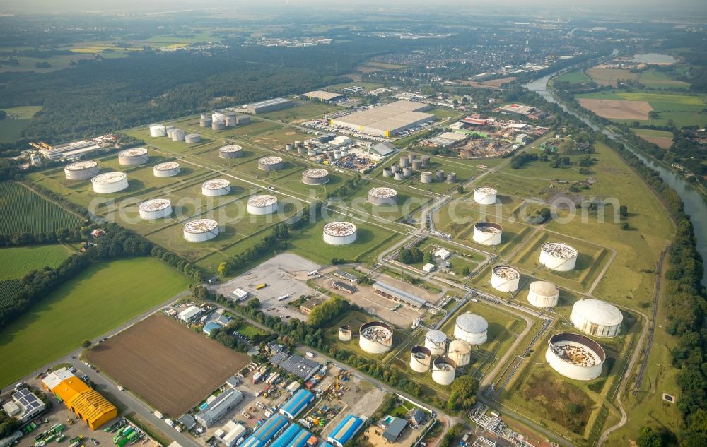 Hünxe from the bird's eye view: Mineral oil - tank of SF Soepenberg GmbH in Huenxe in the state North Rhine-Westphalia, Germany