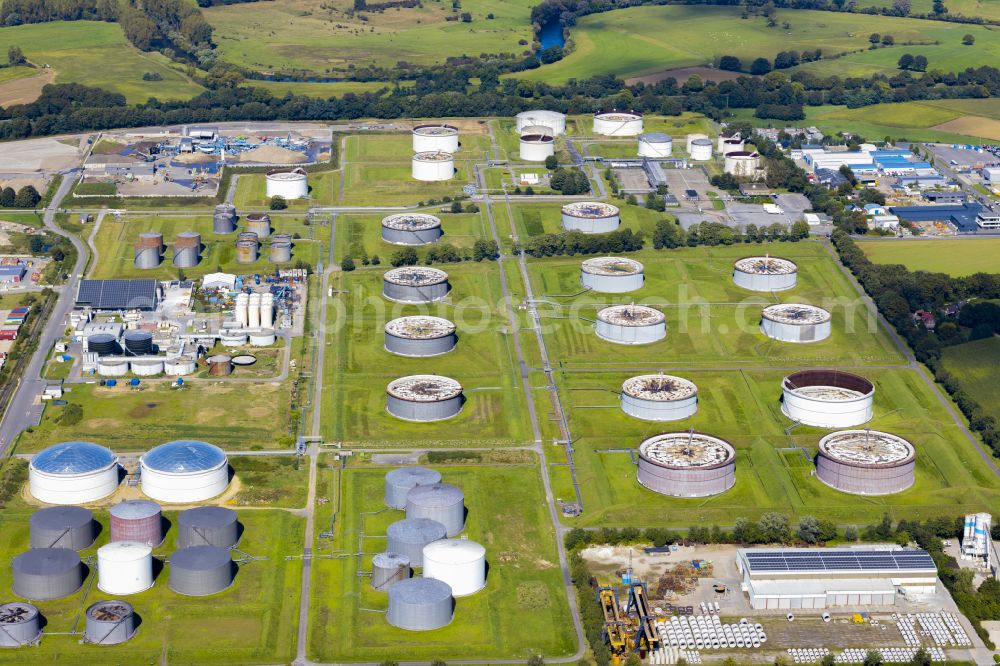 Aerial photograph Hünxe - Mineral oil - tank of SF Soepenberg GmbH in Huenxe in the state North Rhine-Westphalia, Germany