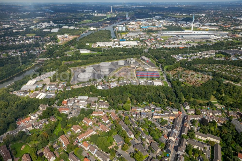 Aerial photograph Essen - Mineral oil - tank of Tanklager Essen II of TanQuid GmbH & Co. KG on Haus-Horl-Strasse in Essen in the state North Rhine-Westphalia, Germany