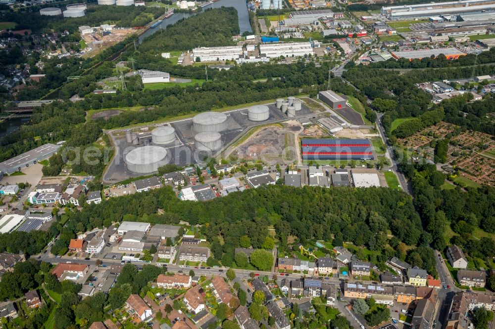 Essen from above - Mineral oil - tank of Tanklager Essen II of TanQuid GmbH & Co. KG on Haus-Horl-Strasse in Essen in the state North Rhine-Westphalia, Germany