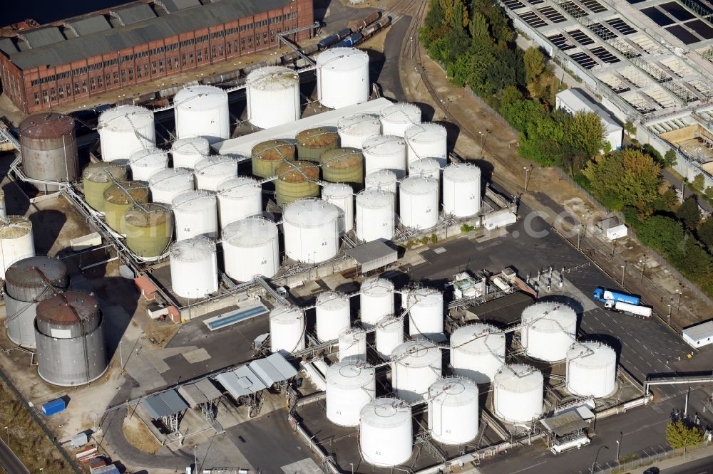 Aerial photograph Berlin - Mineral oil - tank of company TanQuid on the Street Freiheit destrict Ruhleben in Berlin