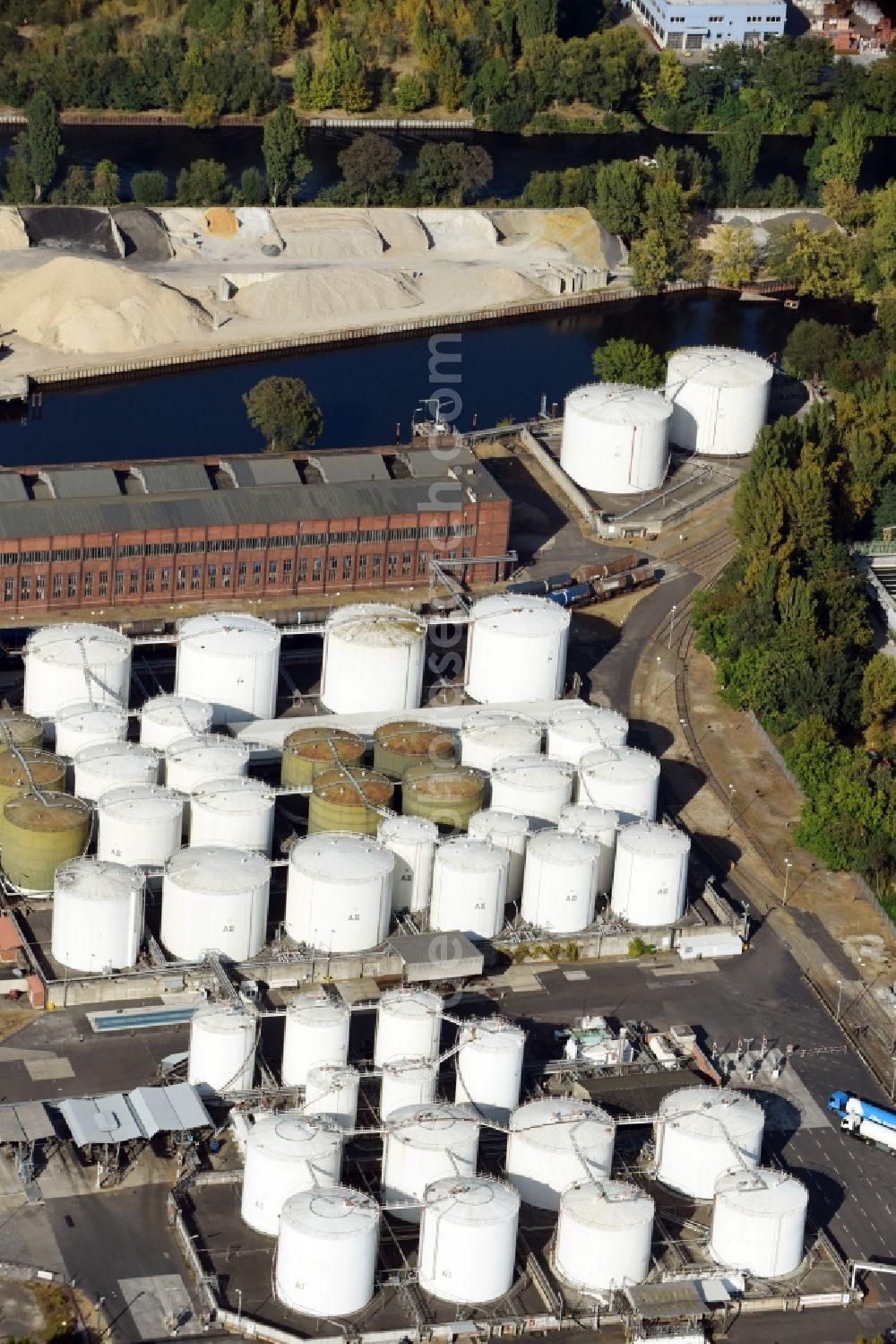 Aerial image Berlin - Mineral oil - tank of company TanQuid on the Street Freiheit destrict Ruhleben in Berlin