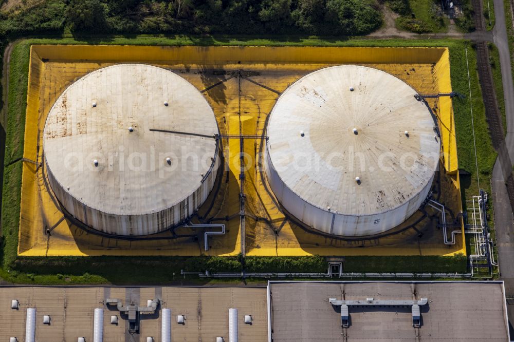 Duisburg from above - Mineral oil - tank TotalEnergies on street Am Schluetershof in the district Kasslerfeld in Duisburg at Ruhrgebiet in the state North Rhine-Westphalia, Germany