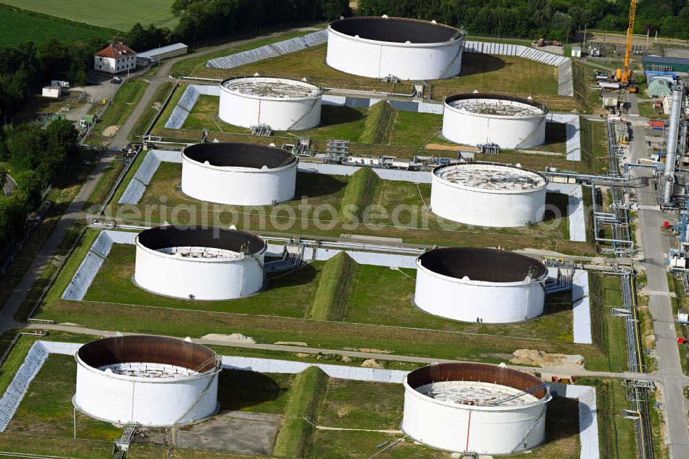 Aerial photograph Desching - Mineral oil - high tank farm on the factory premises of the mineral oil producer Gunvor in Desching in the state Bavaria, Germany