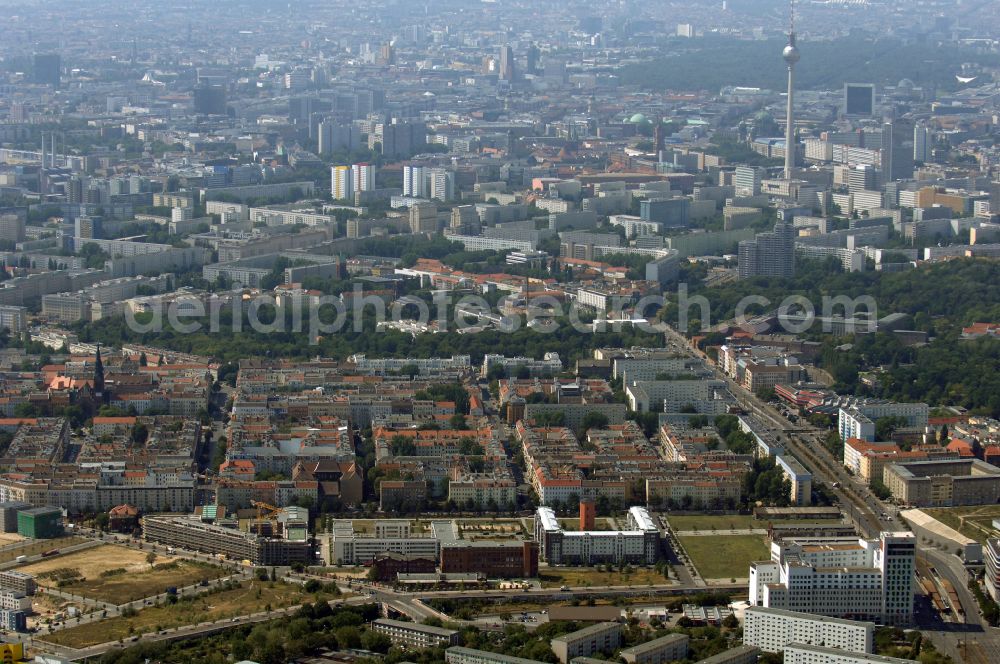 Aerial image Berlin - Mixing of residential and commercial settlements on Eldenaer Strasse in the district Prenzlauer Berg in Berlin, Germany