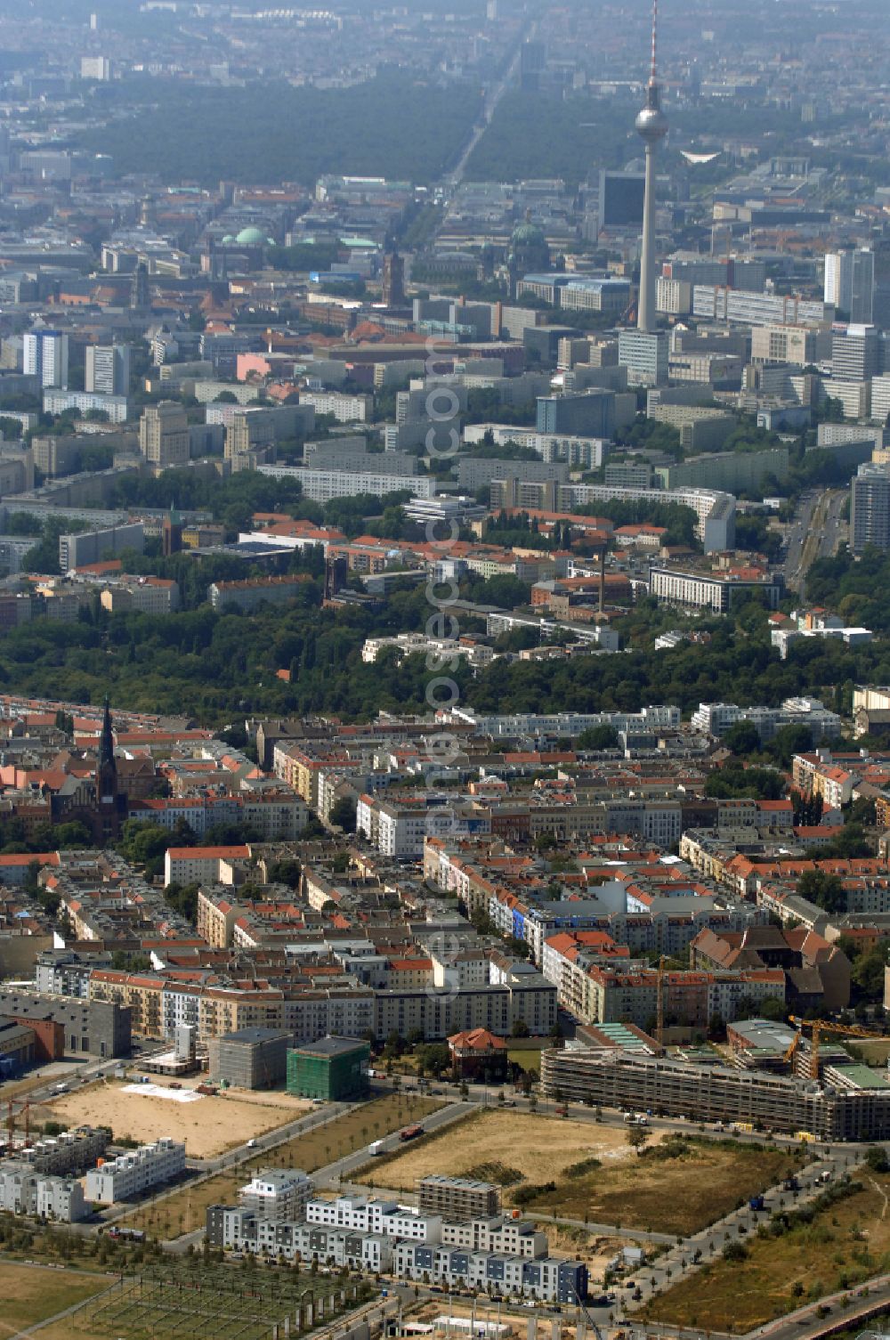 Aerial image Berlin - Mixing of residential and commercial settlements on Eldenaer Strasse in the district Prenzlauer Berg in Berlin, Germany