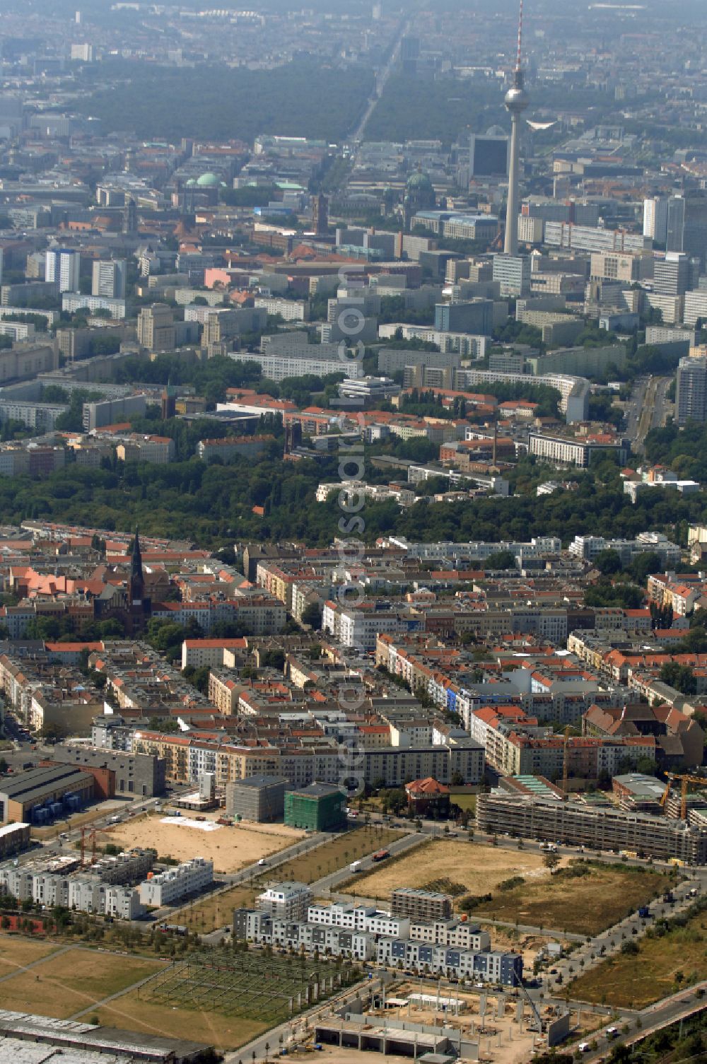 Aerial photograph Berlin - Mixing of residential and commercial settlements on Eldenaer Strasse in the district Prenzlauer Berg in Berlin, Germany