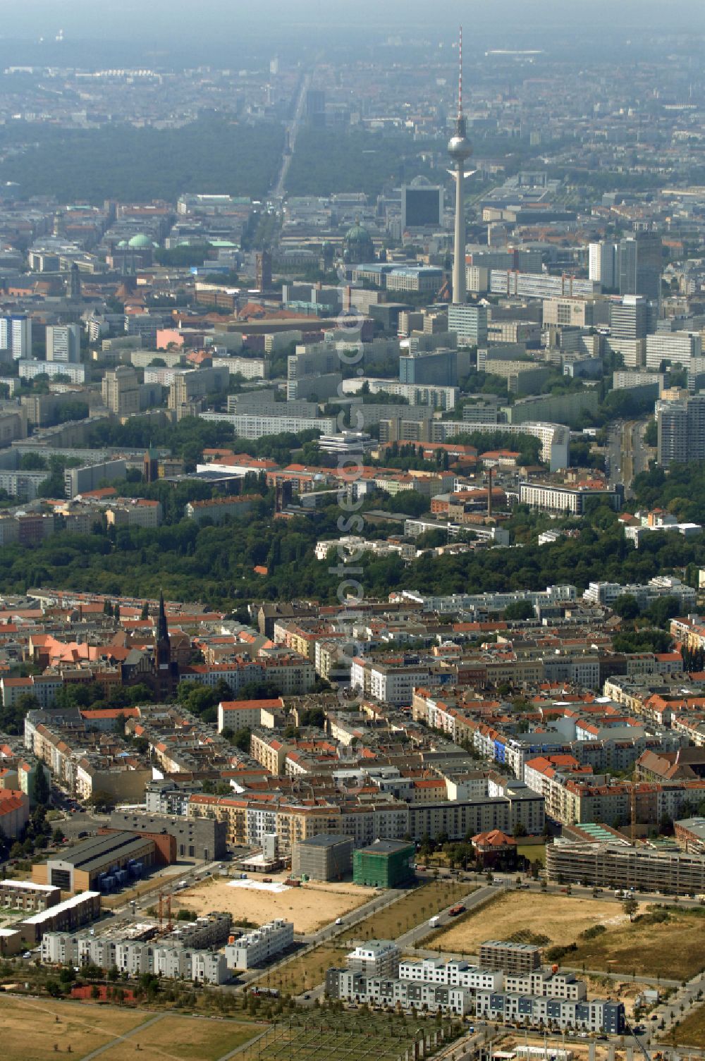 Berlin from the bird's eye view: Mixing of residential and commercial settlements on Eldenaer Strasse in the district Prenzlauer Berg in Berlin, Germany