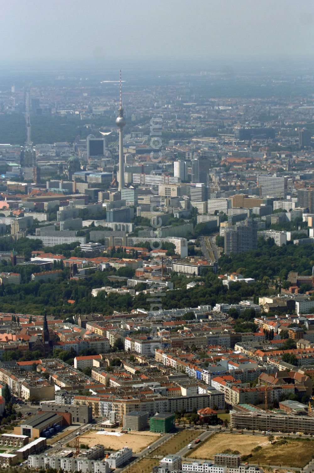 Aerial image Berlin - Mixing of residential and commercial settlements on Eldenaer Strasse in the district Prenzlauer Berg in Berlin, Germany