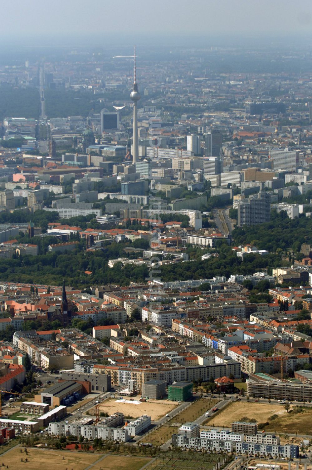 Aerial photograph Berlin - Mixing of residential and commercial settlements on Eldenaer Strasse in the district Prenzlauer Berg in Berlin, Germany