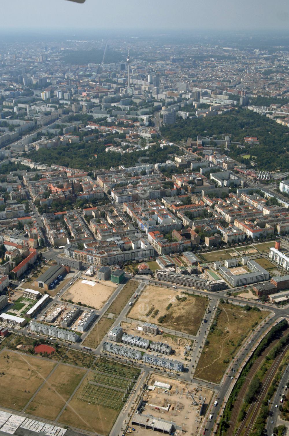 Berlin from the bird's eye view: Mixing of residential and commercial settlements on Eldenaer Strasse in the district Prenzlauer Berg in Berlin, Germany