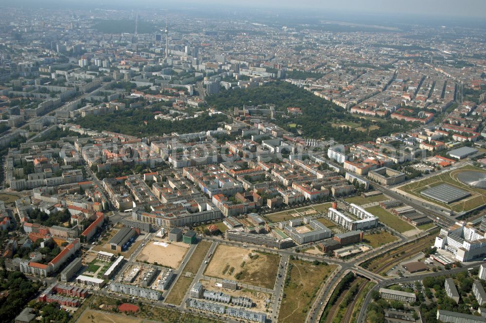 Aerial photograph Berlin - Mixing of residential and commercial settlements on Eldenaer Strasse in the district Prenzlauer Berg in Berlin, Germany