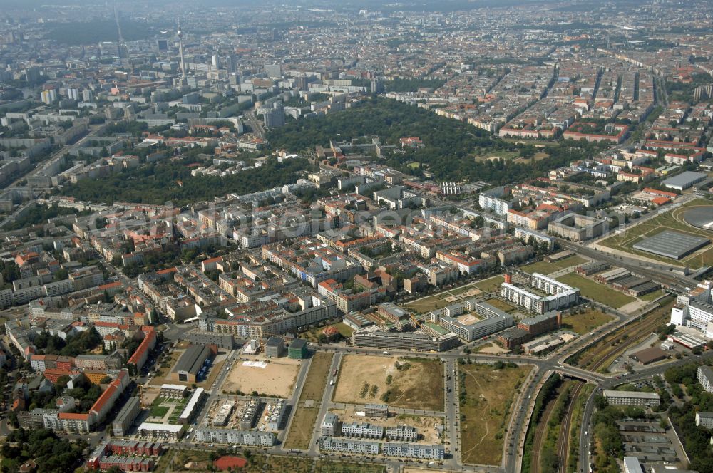 Berlin from the bird's eye view: Mixing of residential and commercial settlements on Eldenaer Strasse in the district Prenzlauer Berg in Berlin, Germany