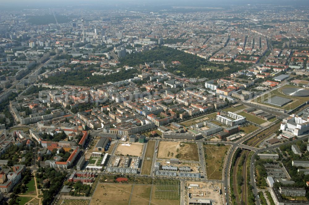 Aerial photograph Berlin - Mixing of residential and commercial settlements on Eldenaer Strasse in the district Prenzlauer Berg in Berlin, Germany