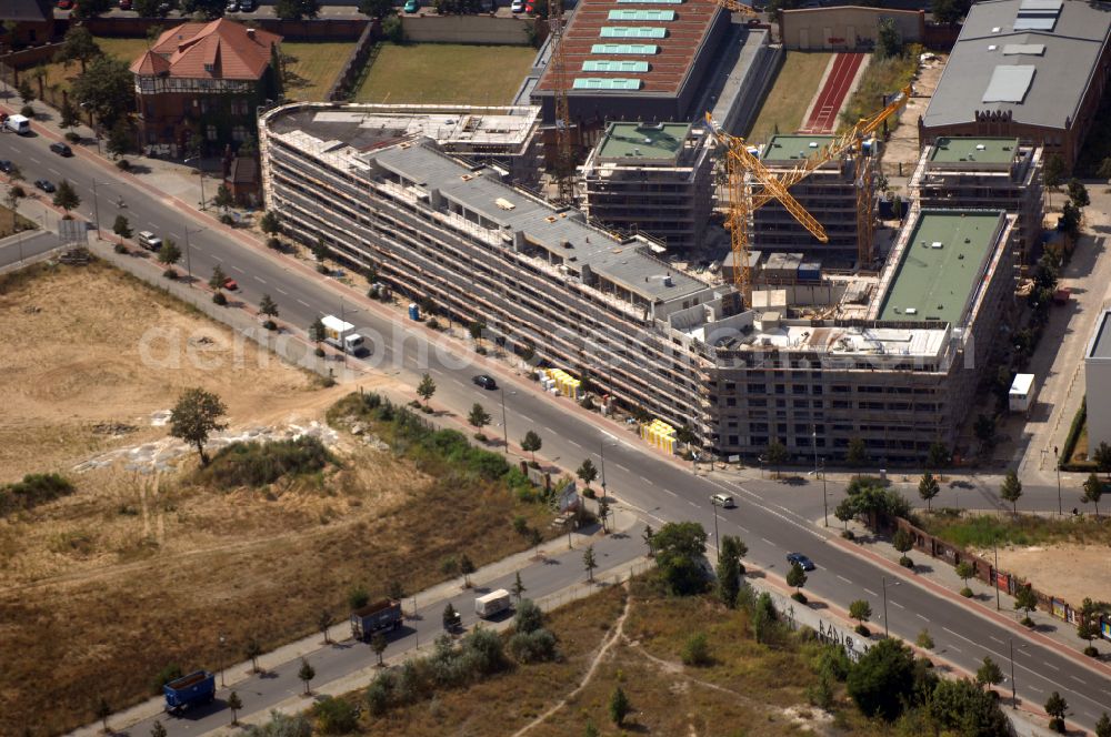 Aerial image Berlin - Mixing of residential and commercial settlements on Eldenaer Strasse in the district Prenzlauer Berg in Berlin, Germany